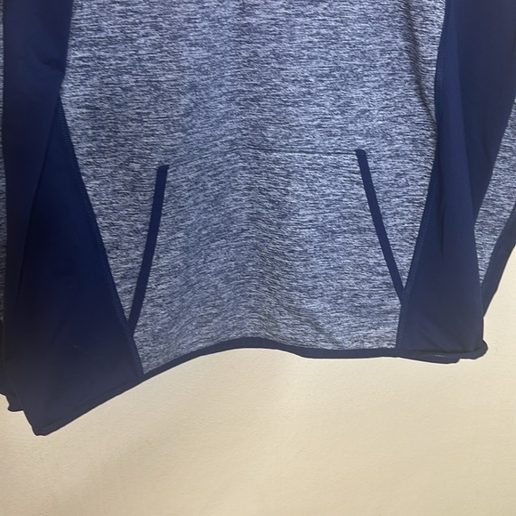 Under Armour Hooded Sweatshirt Womens Size Large Kangaroo Pocket Blue Pink - Picture 3 of 12